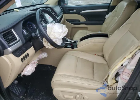 2018 Toyota Highlander Se z USA, uszkodzony, nr VIN 5TDJZRFH0JS908507